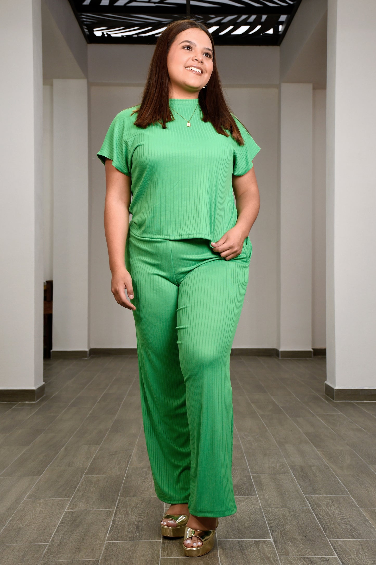 Conjunto de Pantalón y Blusa en Tela Fluida Oversize | Elegancia para curvas