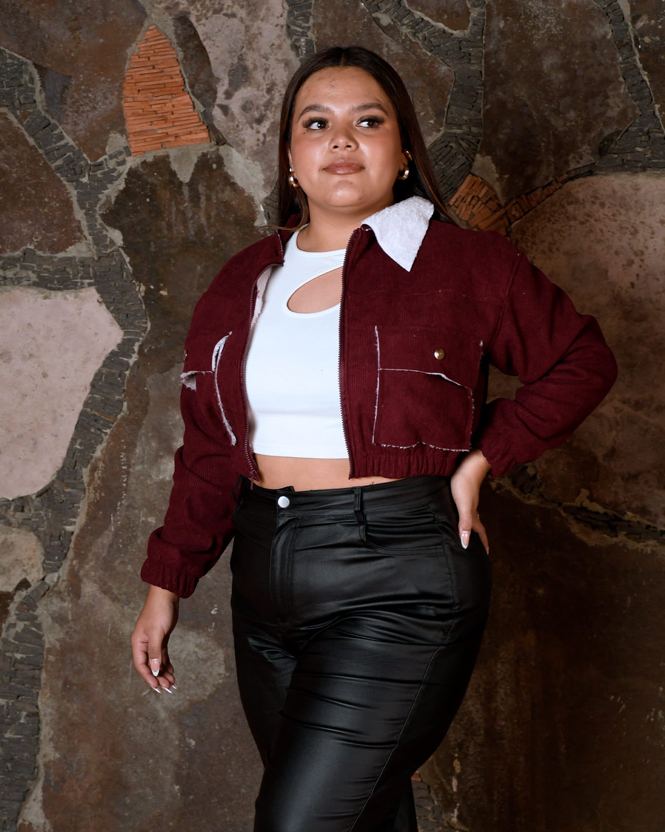 Cazadora Cropped con Cuello Borreguita para Mujer - Estilo y Confort