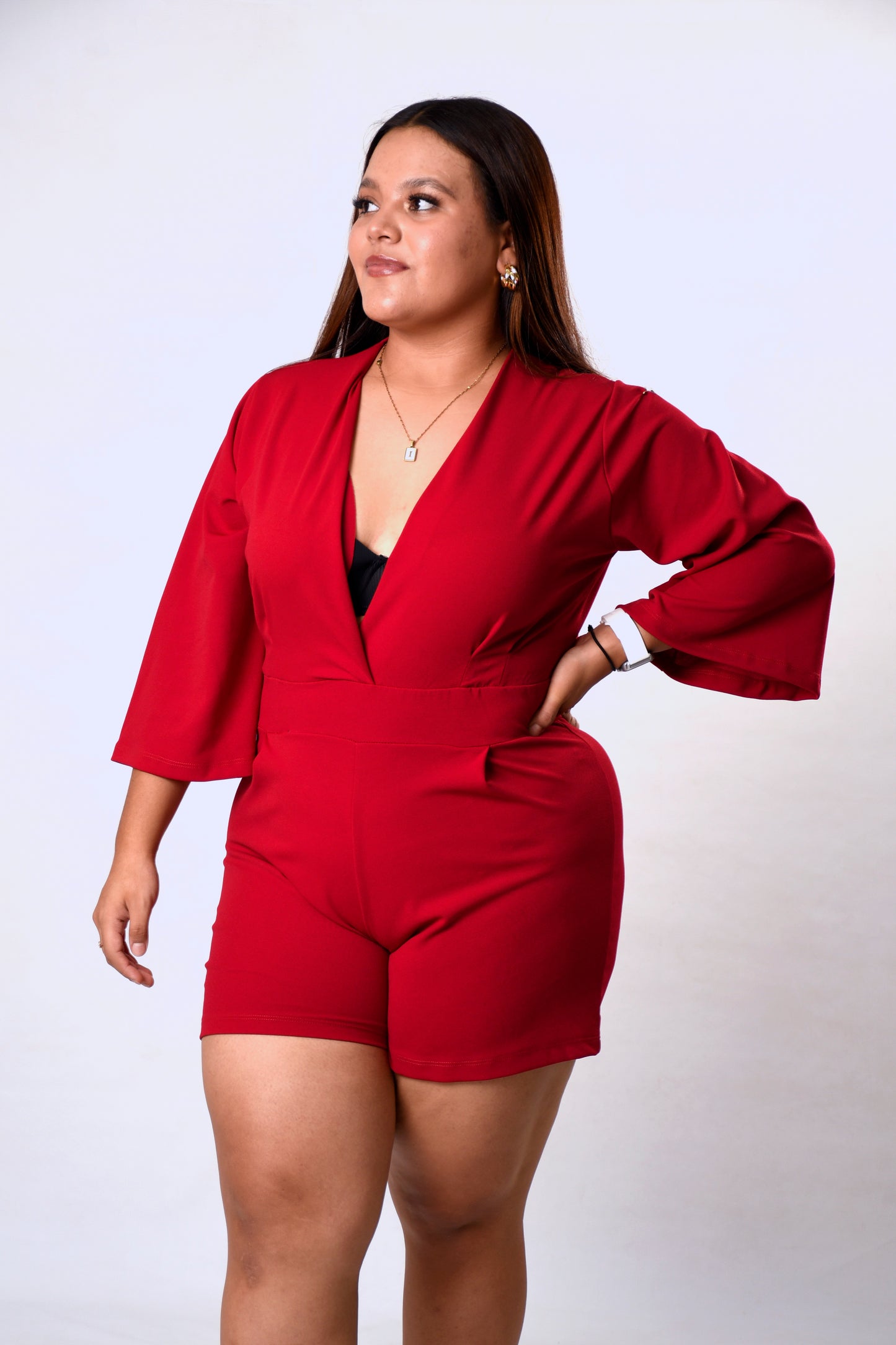 Jumpsuit Corto Escote en V – Elegancia para Cualquier Ocasión