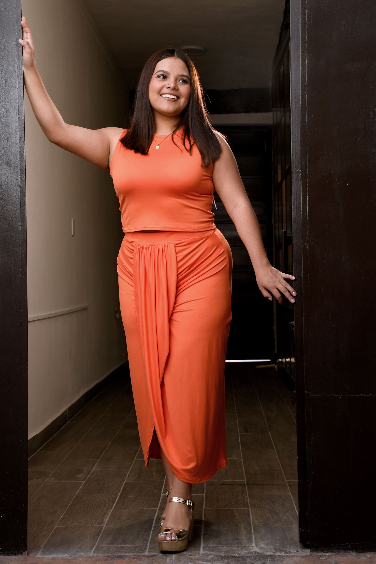 Conjunto de Top de Tirantes Anchos y Falda Maxi en Talla Grande – Elegancia y Comodidad para Mujeres Curvy