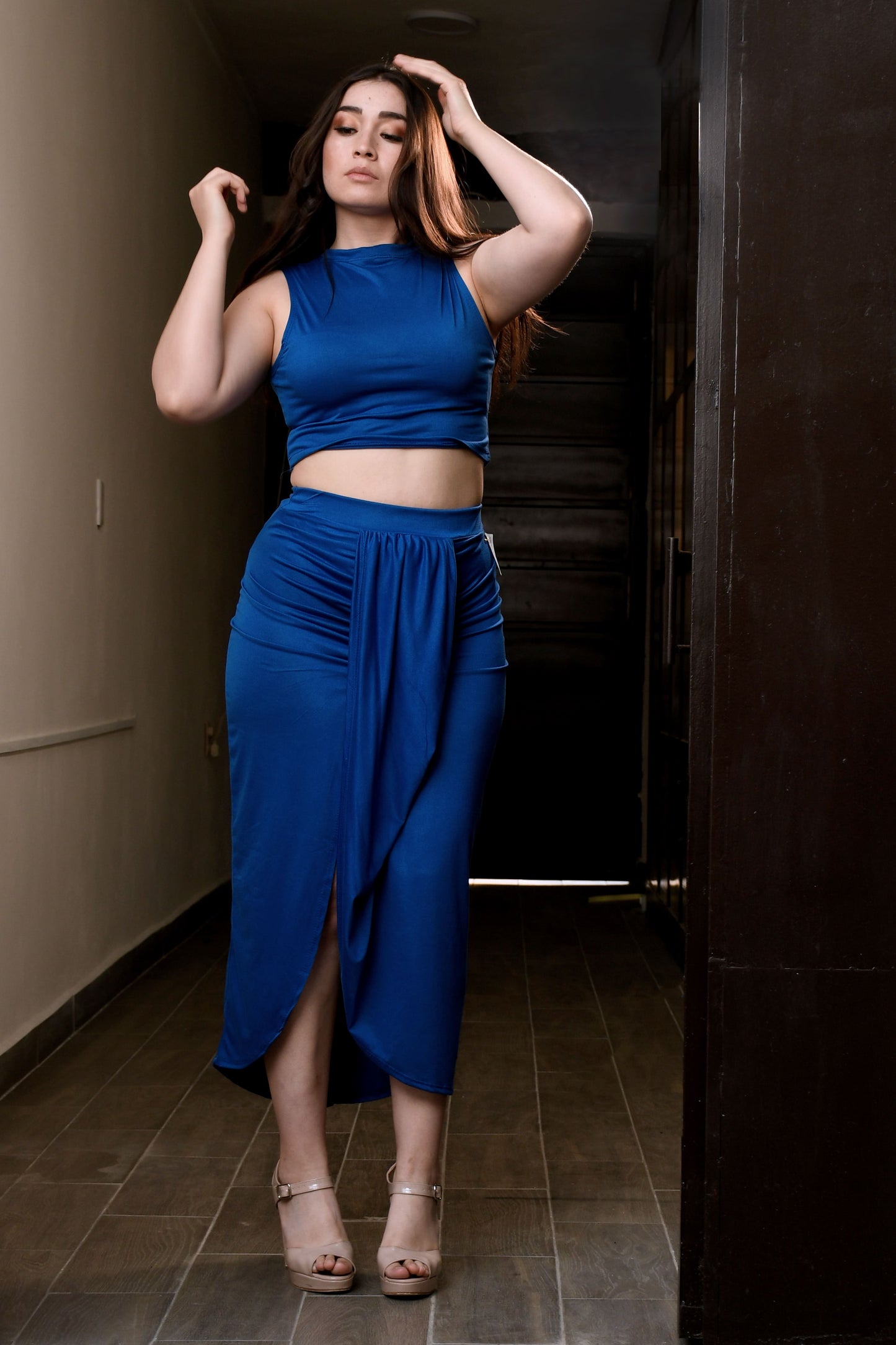 Conjunto de top de tirantes anchos y falda maxi con nudo para mujer – Estilo y Confort en un Solo Look