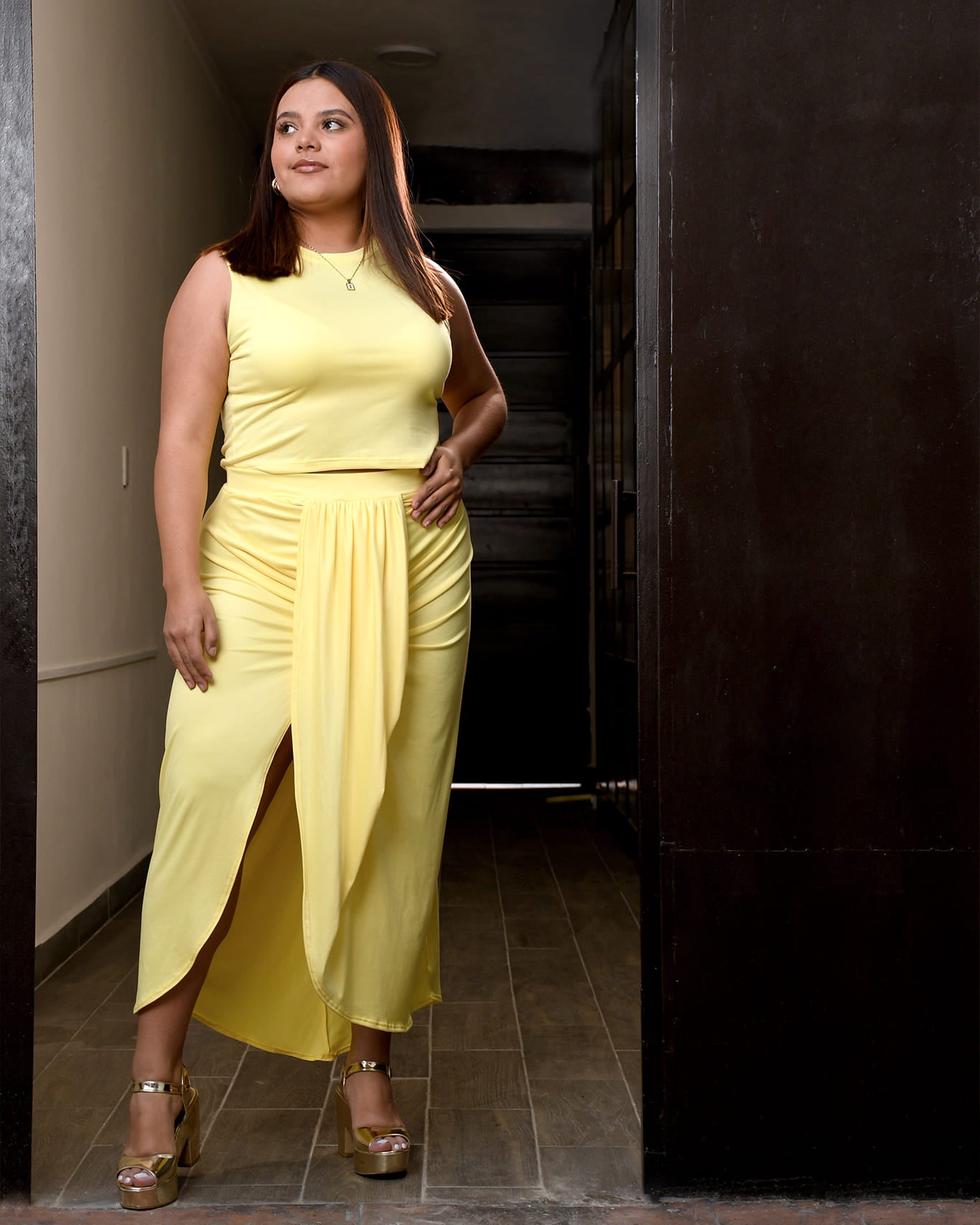 Conjunto de Top de Tirantes Anchos y Falda Maxi en Talla Grande – Elegancia y Comodidad para Mujeres Curvy