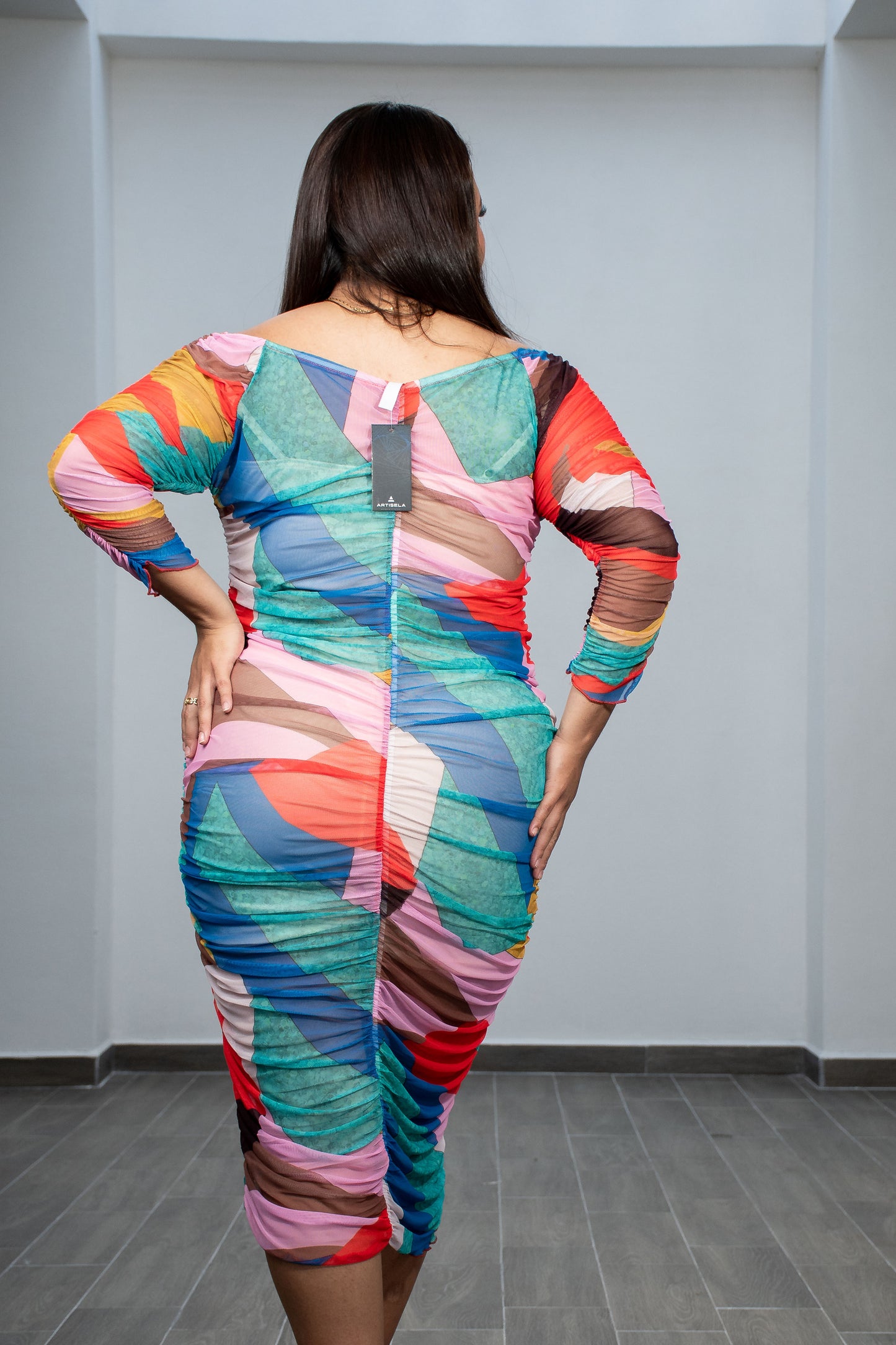 Vestido Midi Ajustado de Mesh Fruncido | Diseño Elegante Curvy