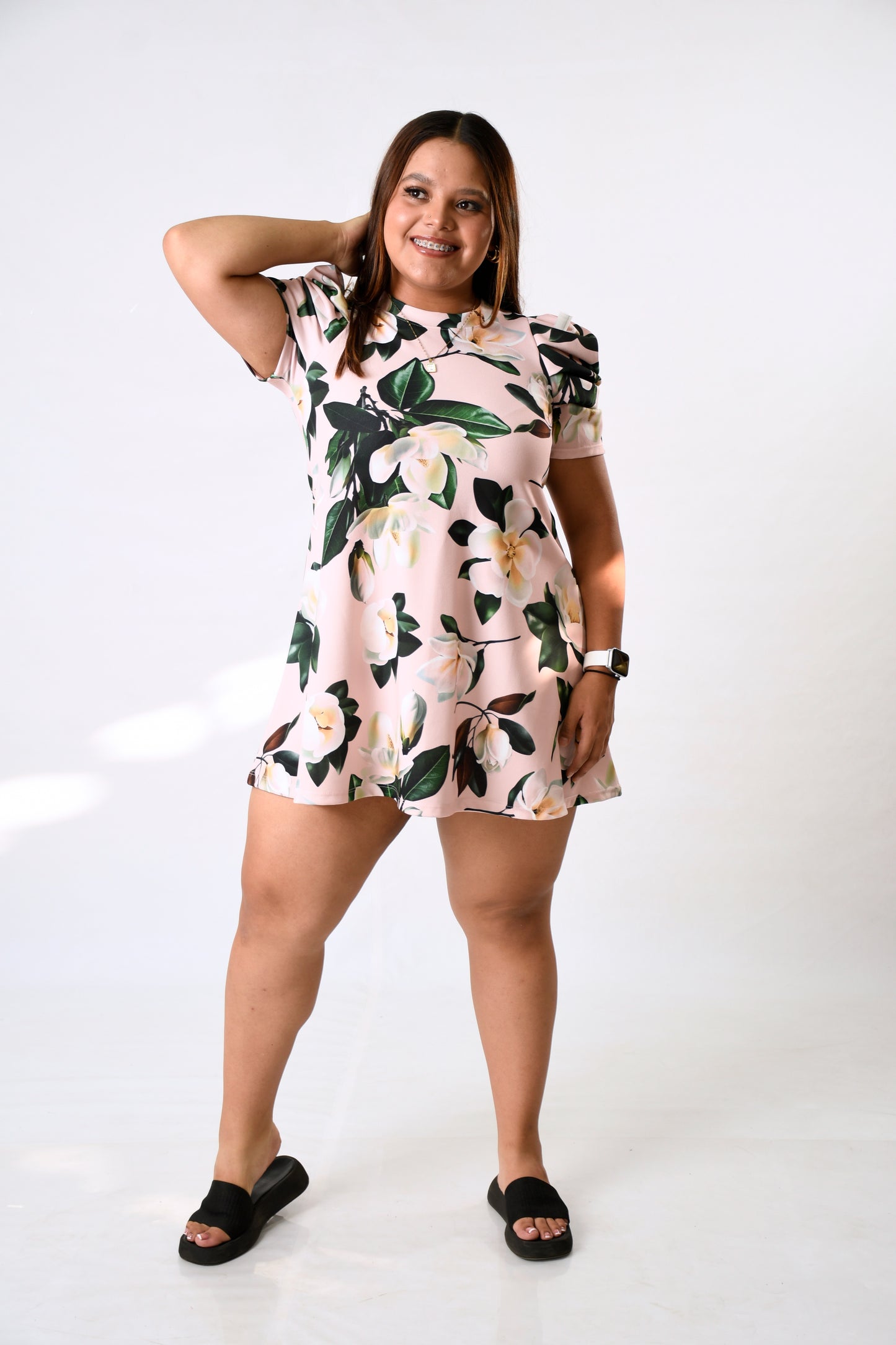 Vestido Corto Floral Sublimado con Mangas Abullonadas | Romántico, Fresco y Femenino