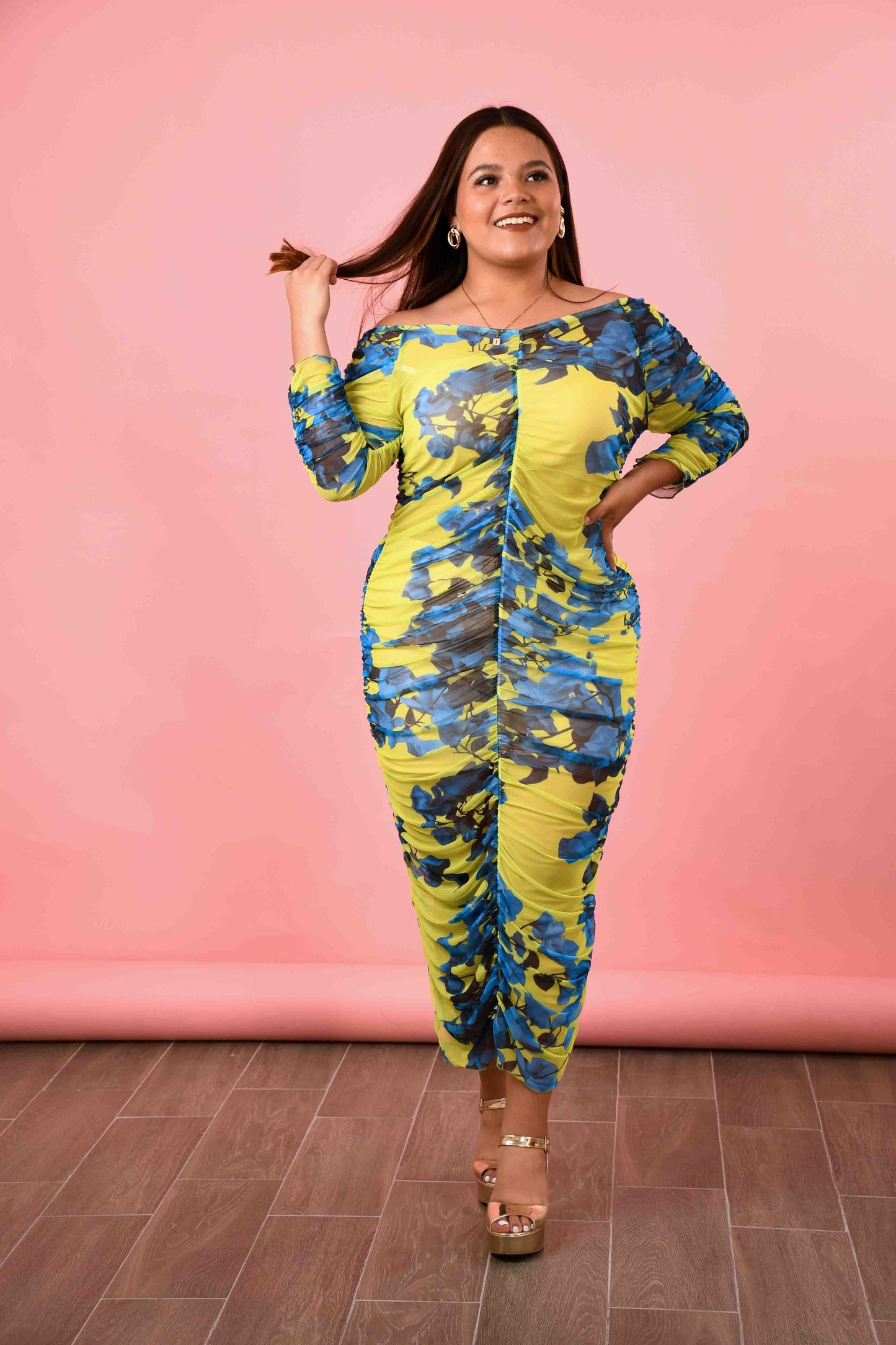 Vestido Midi Ajustado de Mesh Fruncido | Diseño Elegante Curvy
