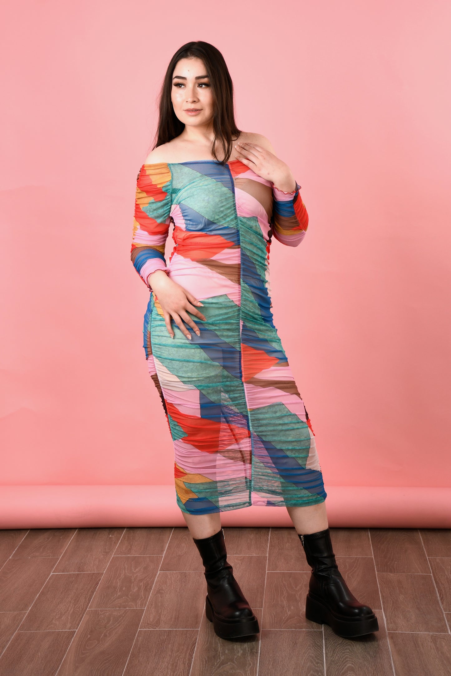 Vestido Midi Ajustado de Mesh Fruncido | Elegancia para Cada Silueta