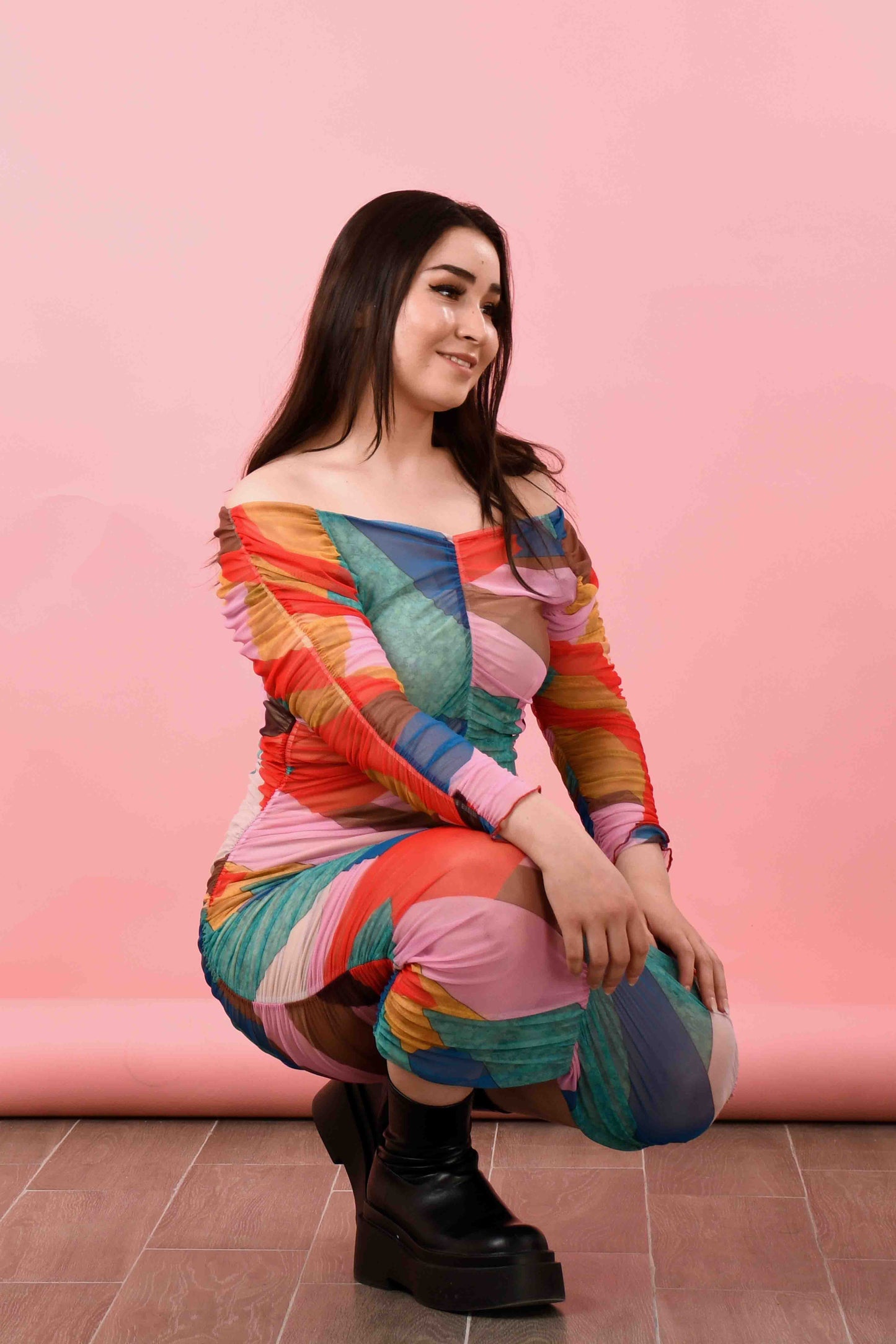 Vestido Midi Ajustado de Mesh Fruncido | Elegancia para Cada Silueta