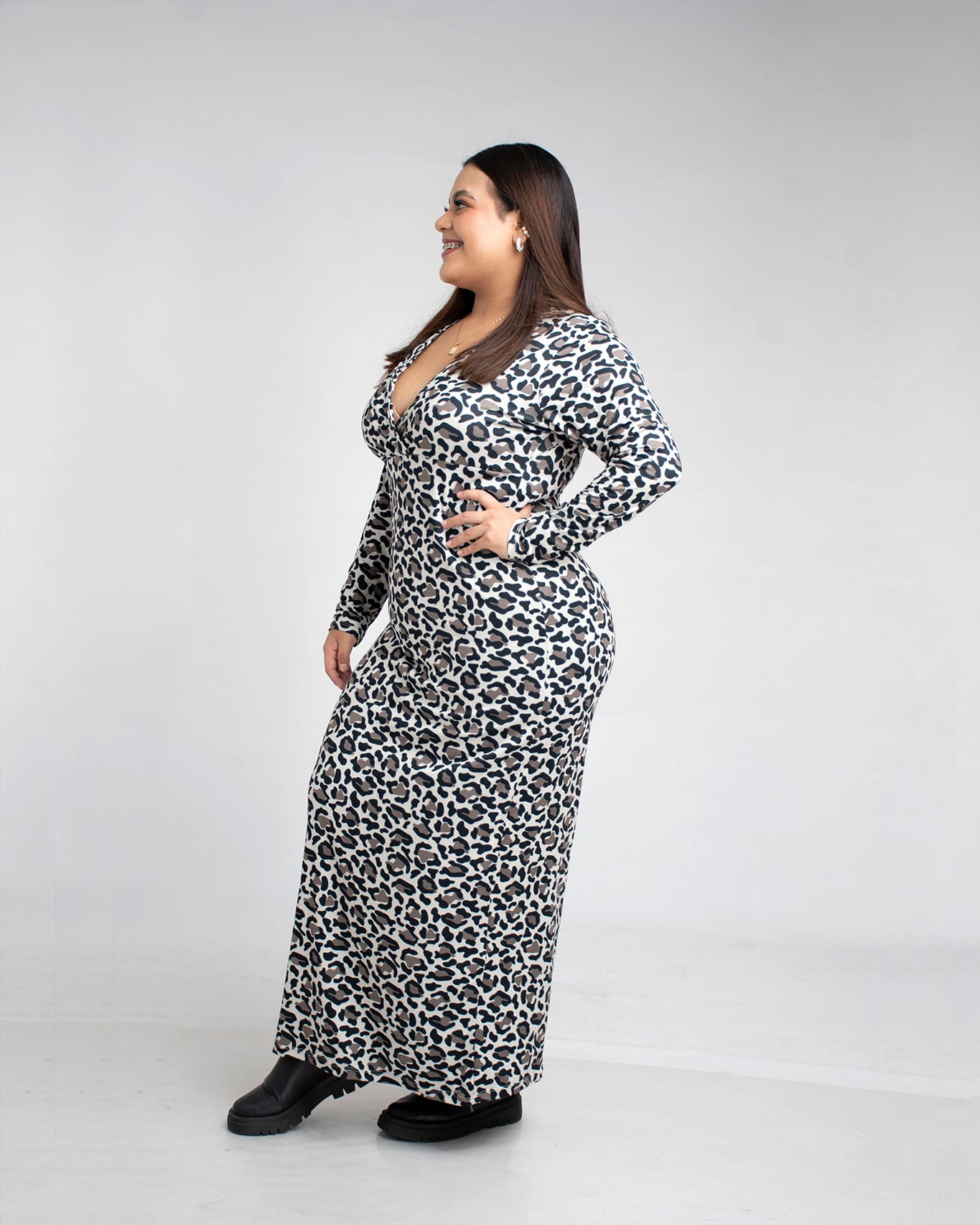 Vestido Midi Cuello V Talla Grande Curvy – Elegante para Todos los Cuerpos