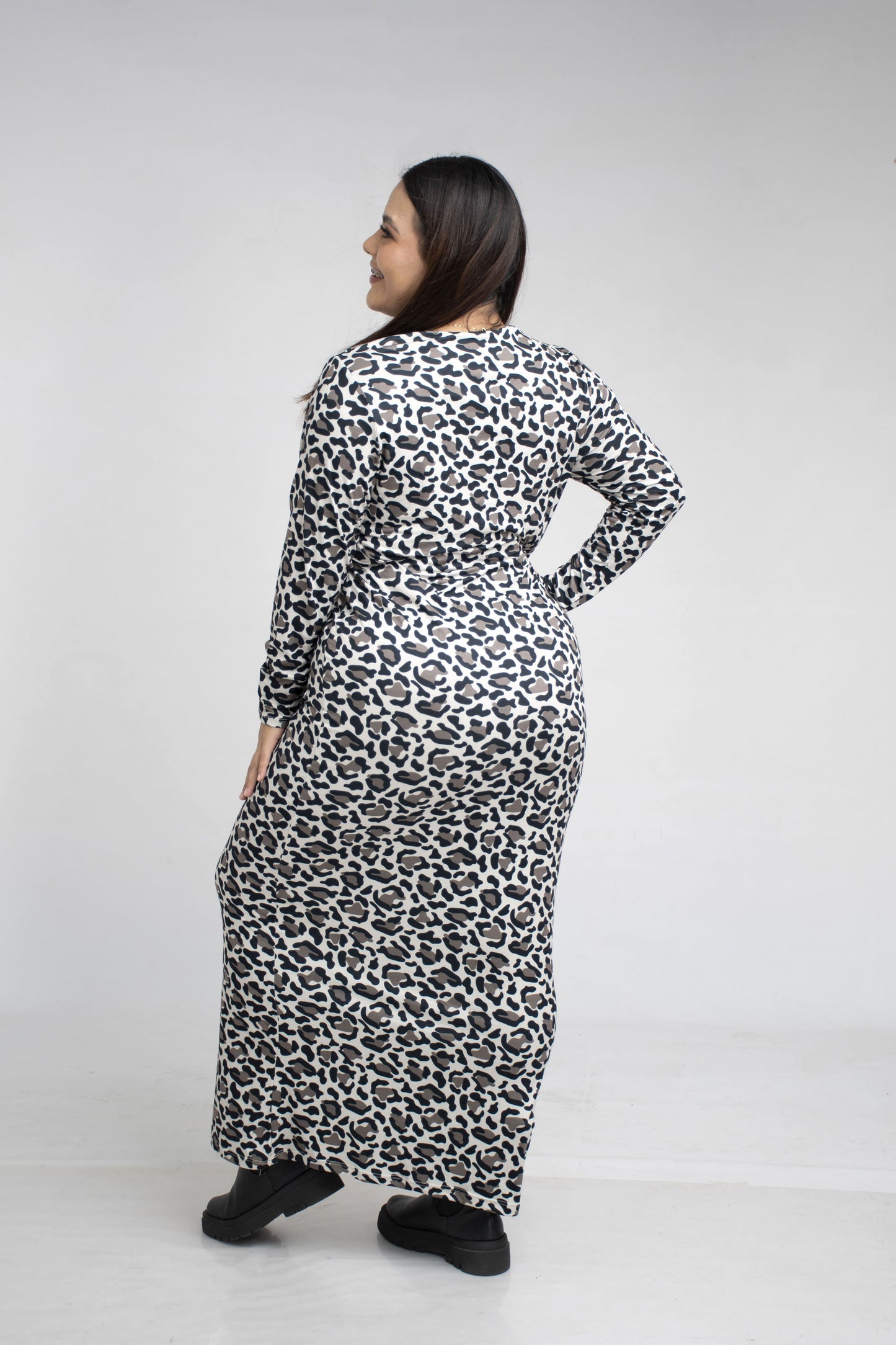 Vestido Midi Cuello V Talla Grande Curvy – Elegante para Todos los Cuerpos