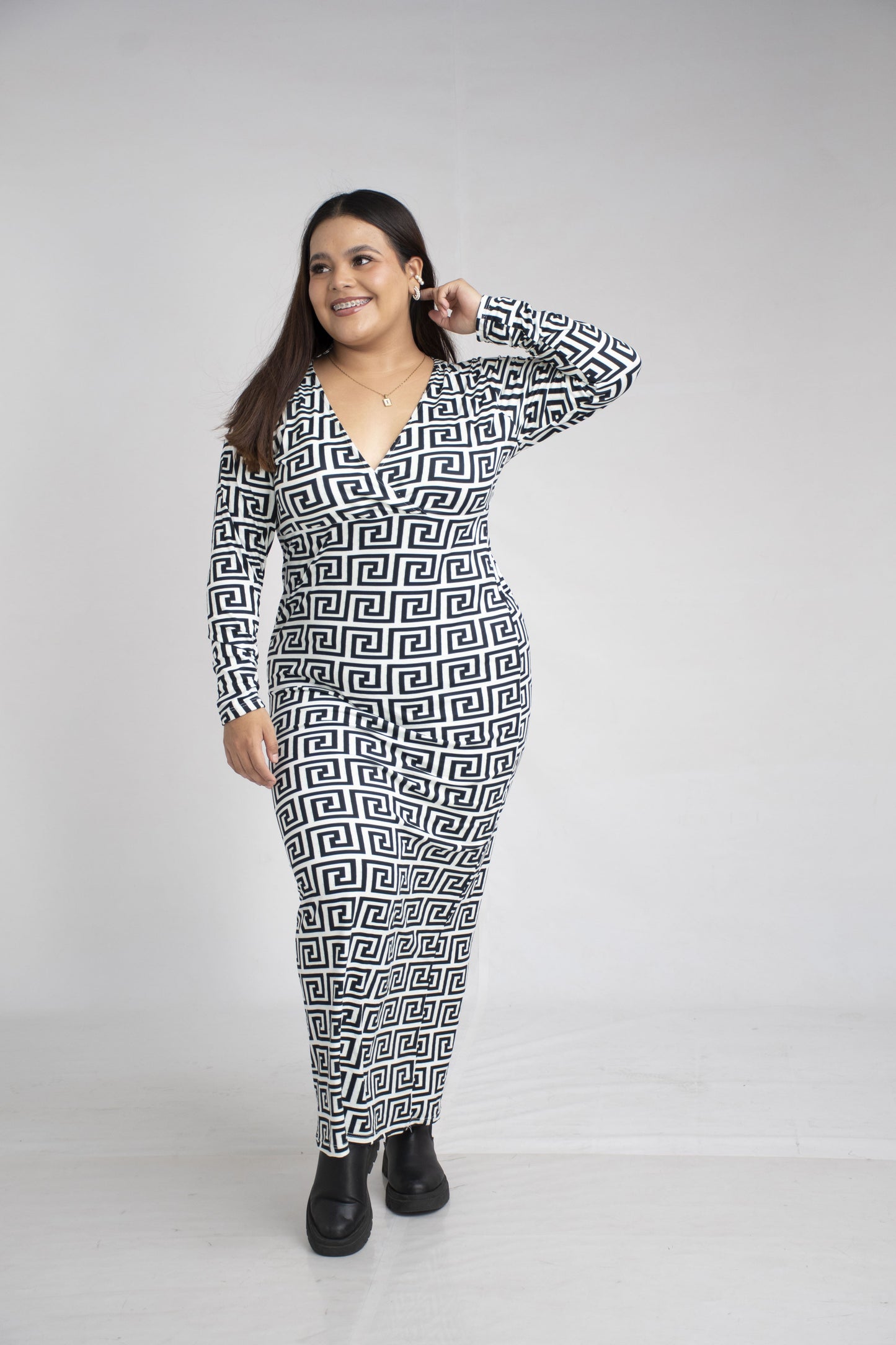 Vestido Midi Cuello V Talla Grande Curvy – Elegante para Todos los Cuerpos