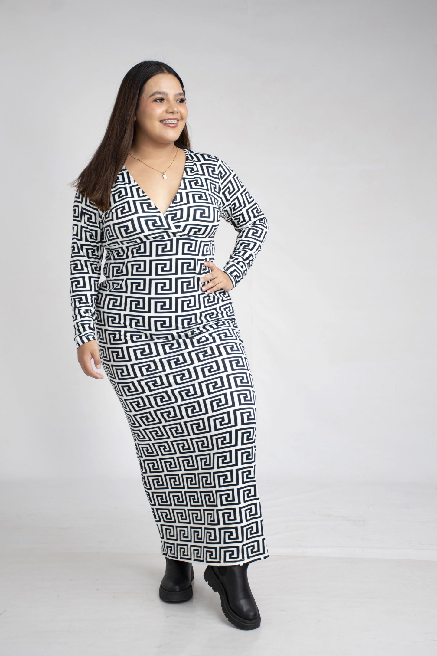 Vestido Midi Cuello V Talla Grande Curvy – Elegante para Todos los Cuerpos