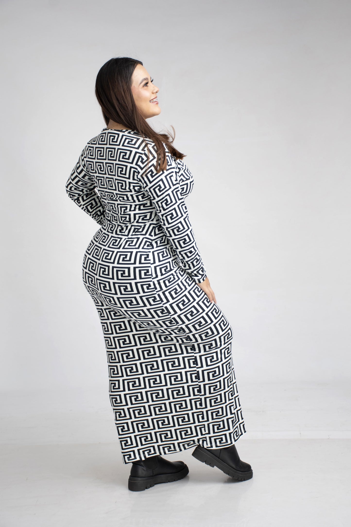 Vestido Midi Cuello V Talla Grande Curvy – Elegante para Todos los Cuerpos