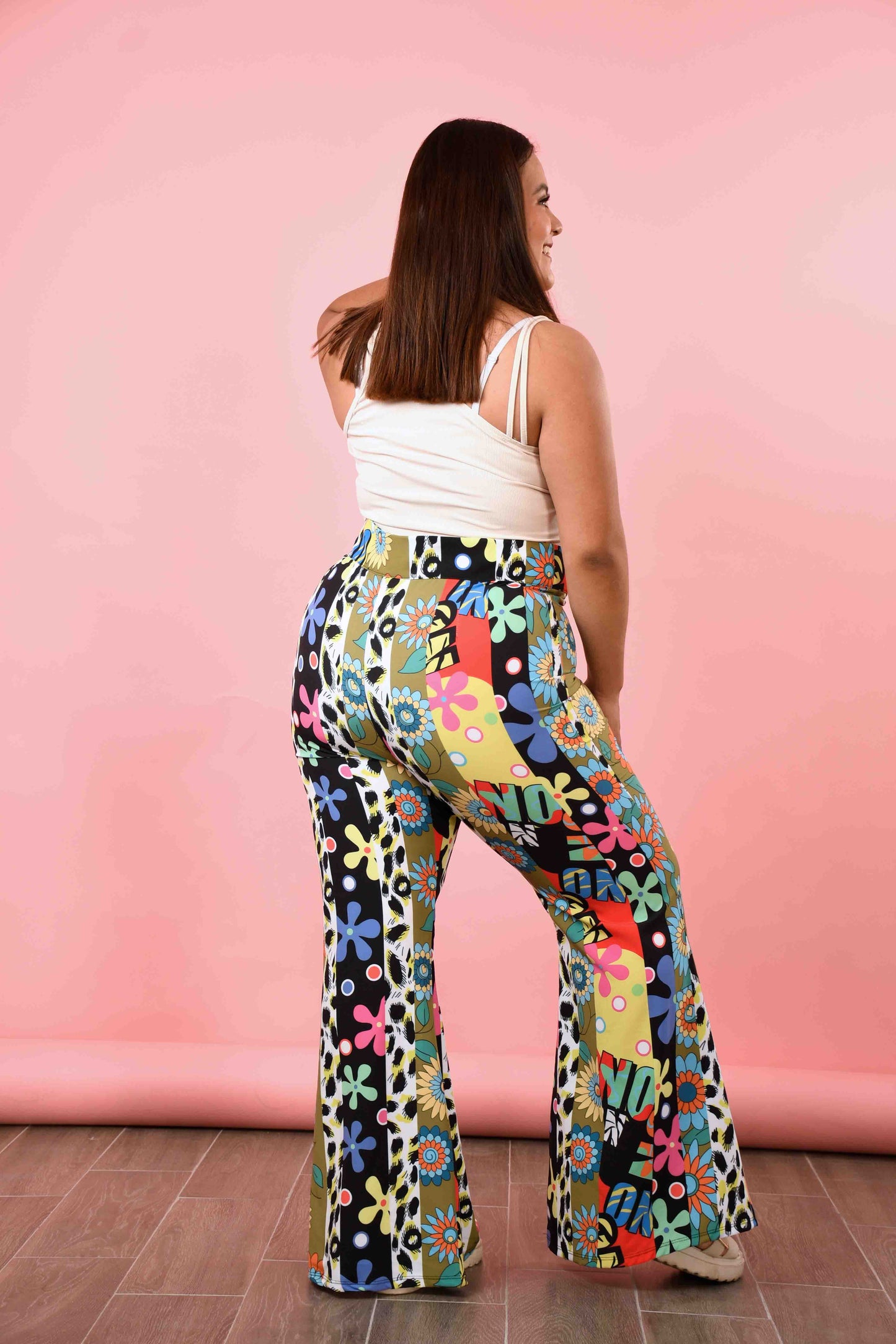 Pantalón Campana de Cintura Alta con Diseño | Elegancia Curvy