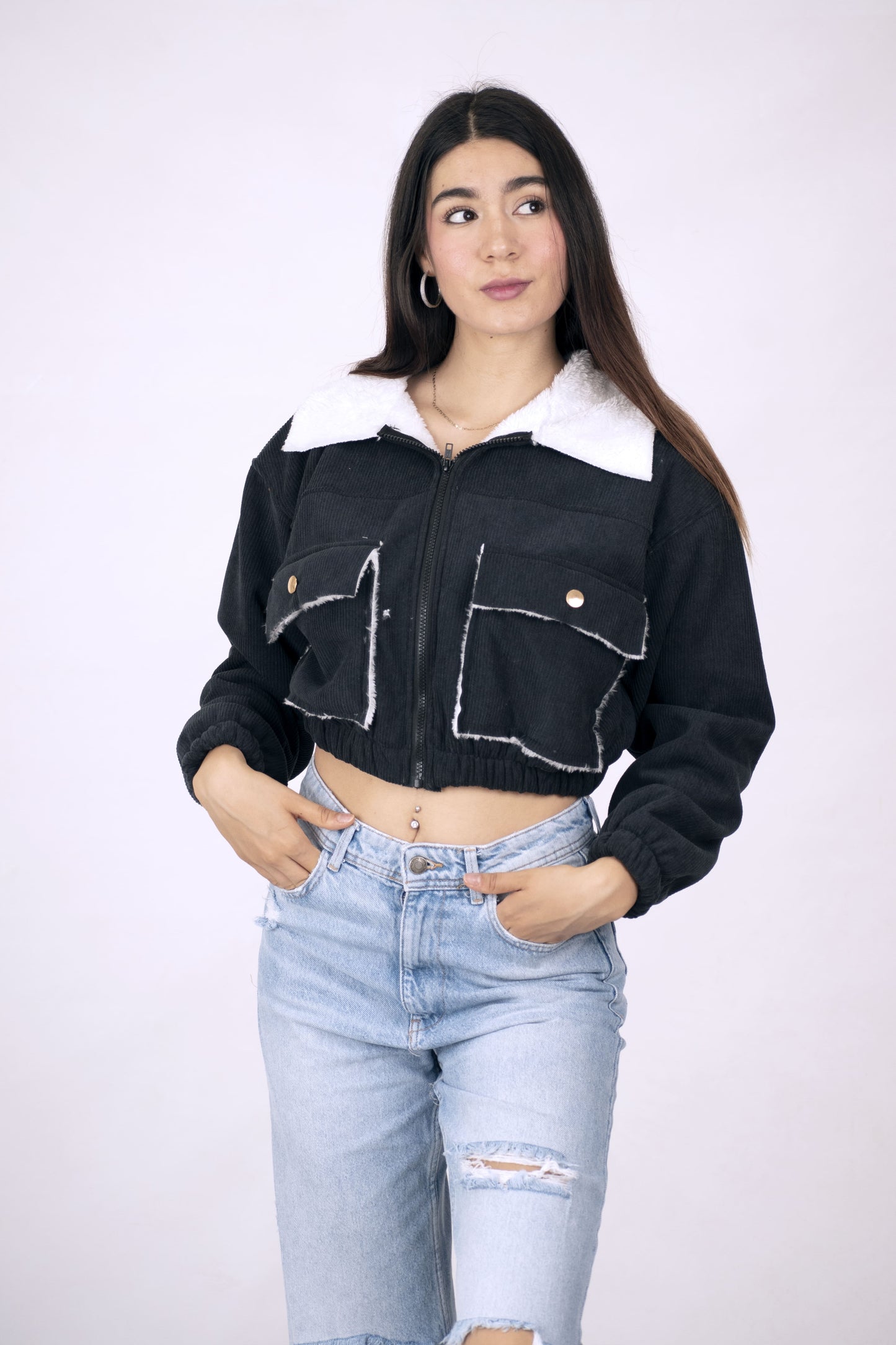 Cazadora Cropped con Cuello Borreguita para Mujer - Estilo y Confort