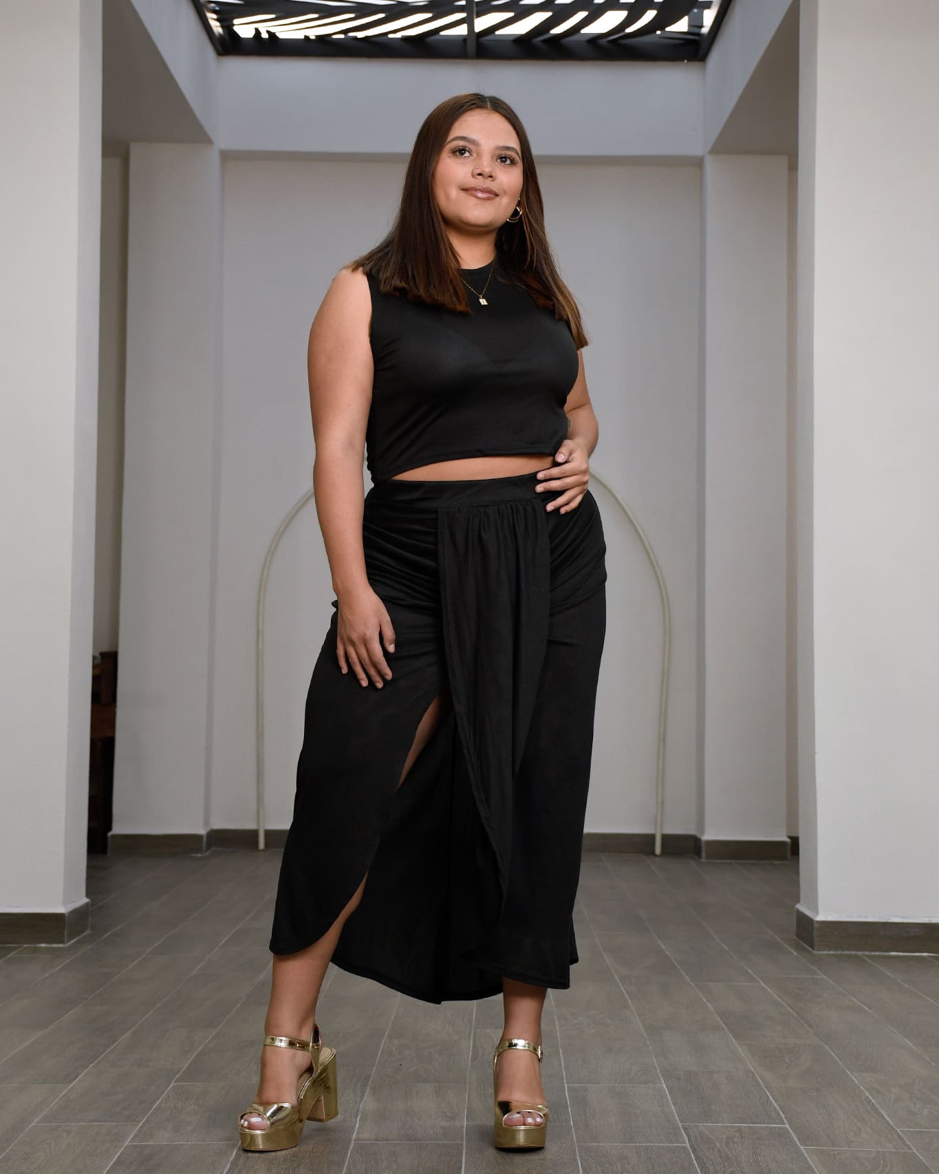 Conjunto de Top de Tirantes Anchos y Falda Maxi en Talla Grande – Elegancia y Comodidad para Mujeres Curvy