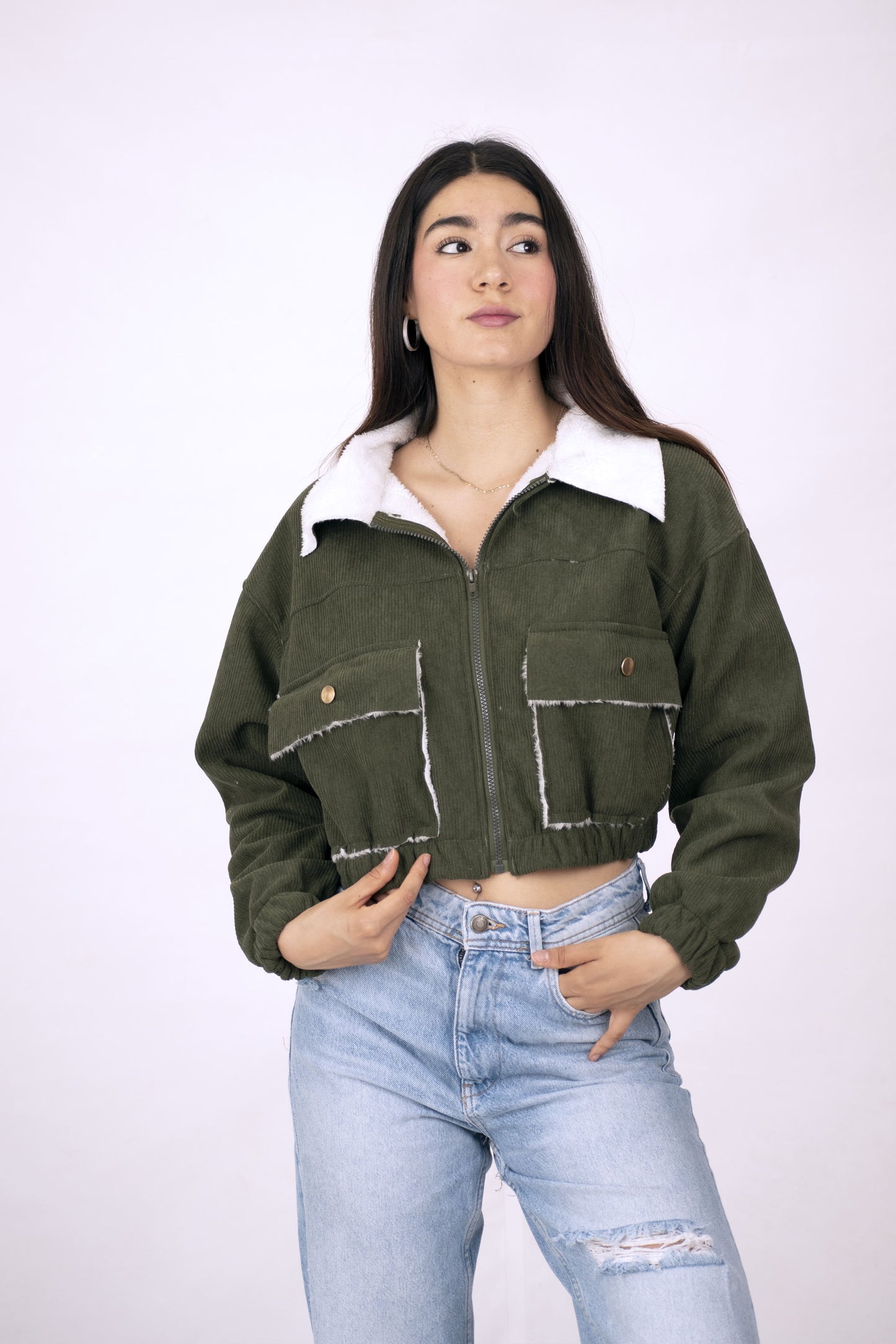 Cazadora Cropped con Cuello Borreguita para Mujer - Estilo y Confort