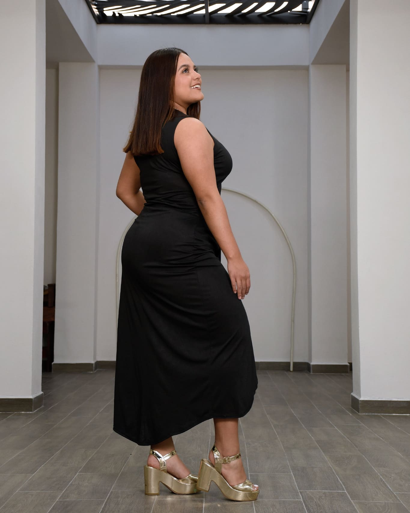 Conjunto de Top de Tirantes Anchos y Falda Maxi en Talla Grande – Elegancia y Comodidad para Mujeres Curvy