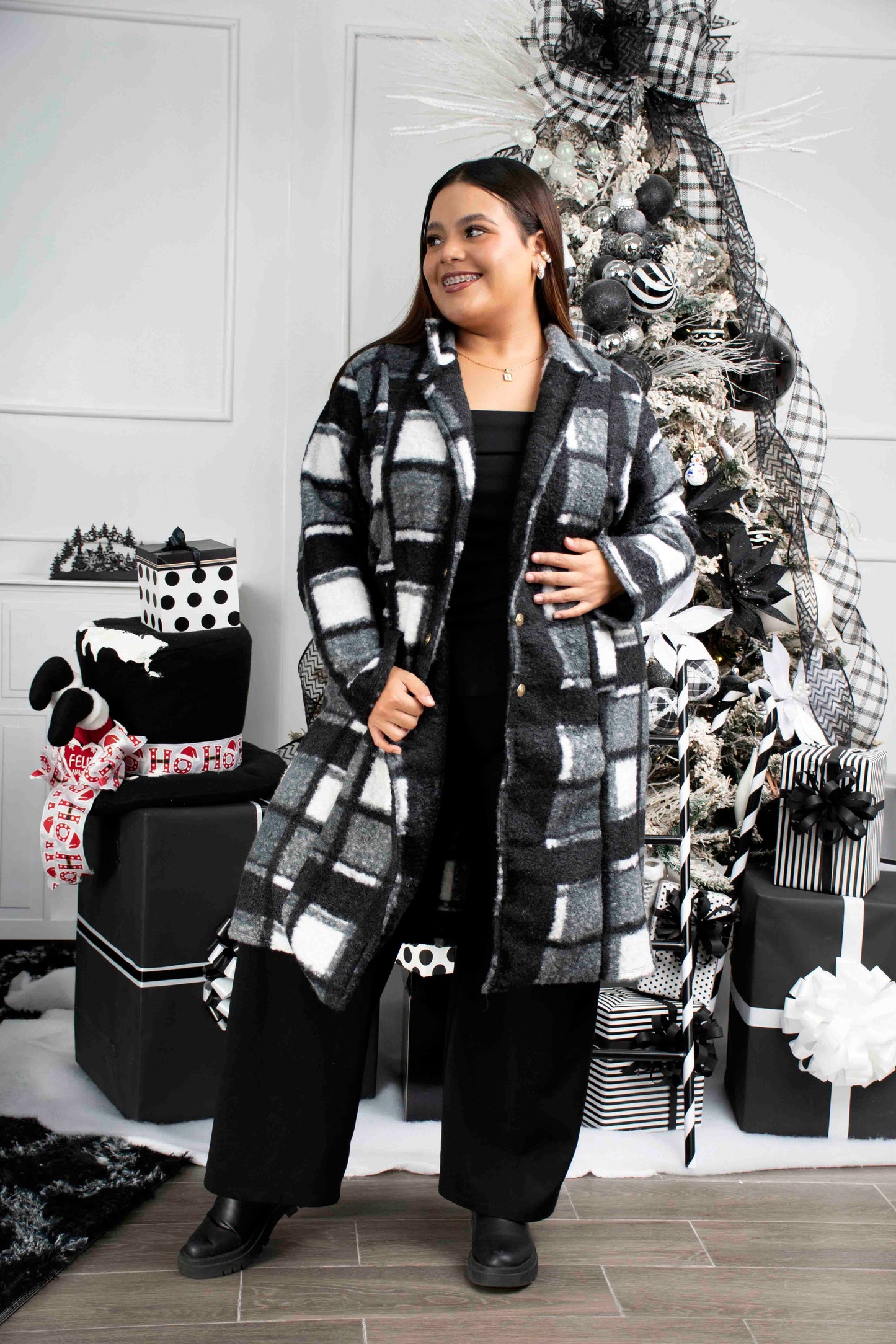 Abrigo Largo de Tela a Cuadros Oversize | Estilo para Mujeres con Curvas
