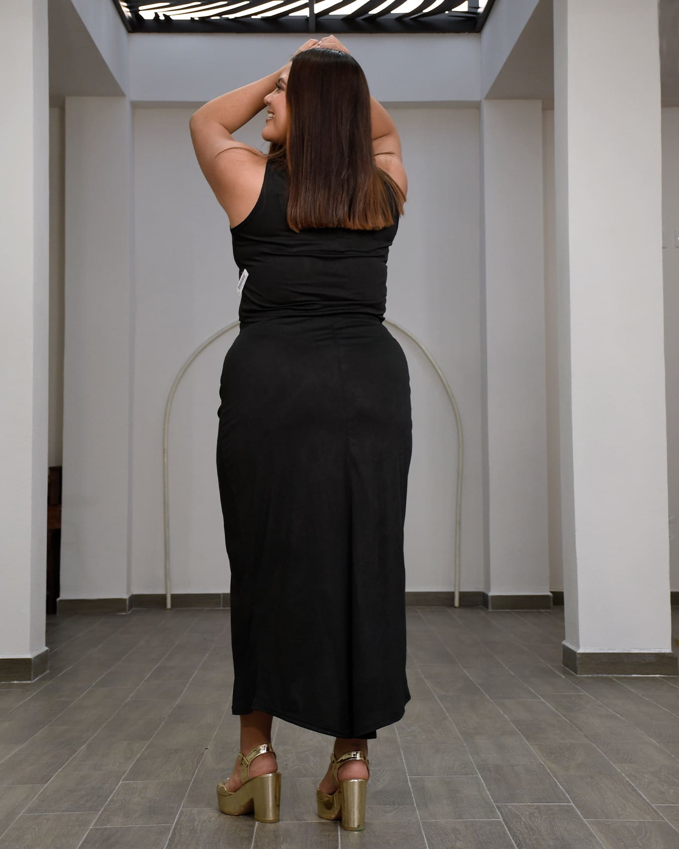 Conjunto de Top de Tirantes Anchos y Falda Maxi en Talla Grande – Elegancia y Comodidad para Mujeres Curvy