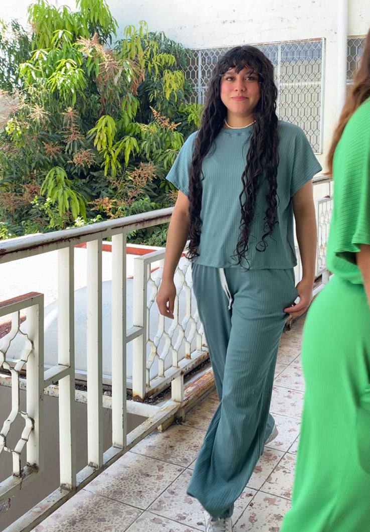 Conjunto de Pantalón y Blusa en Tela Fluida Oversize | Elegancia para curvas