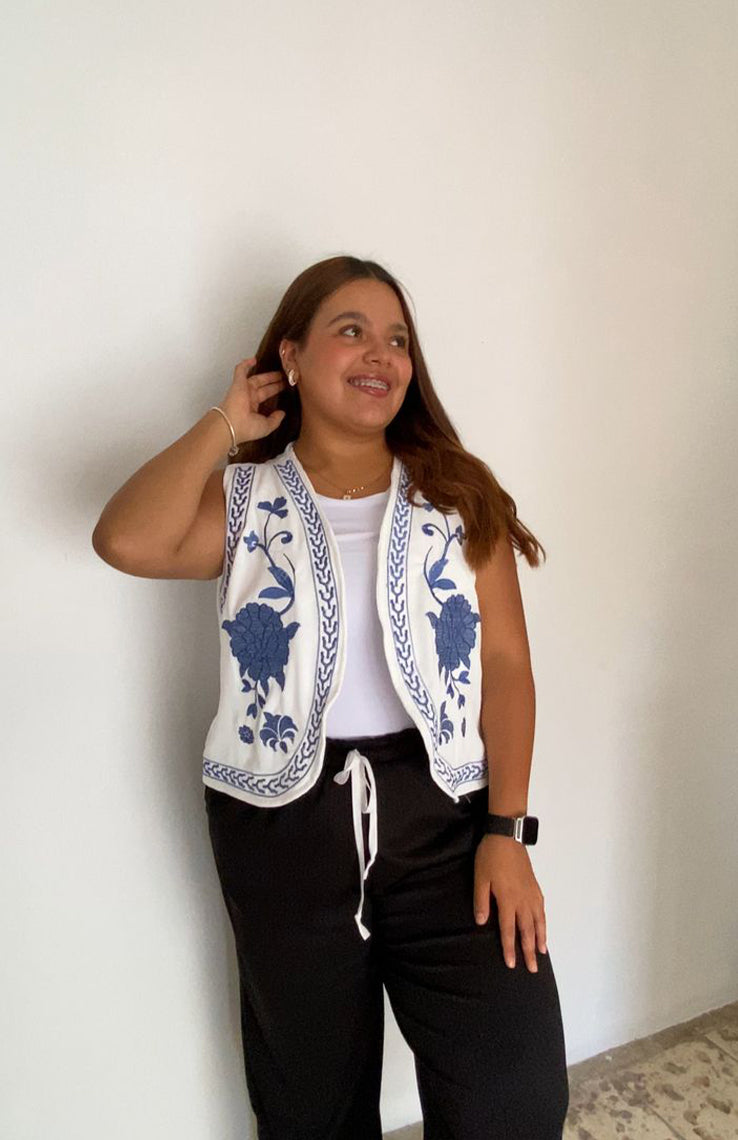 Chaleco Bordado blanco | Elegancia y Estilo Atemporal