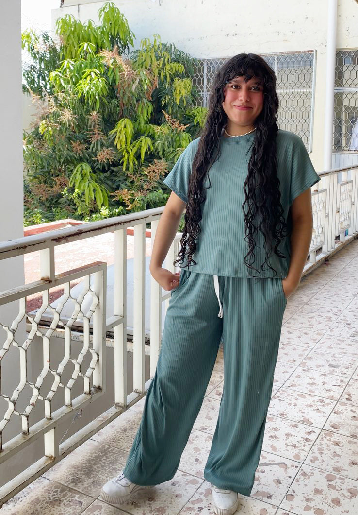 Conjunto de Pantalón y Blusa en Tela Fluida Oversize | Elegancia para curvas