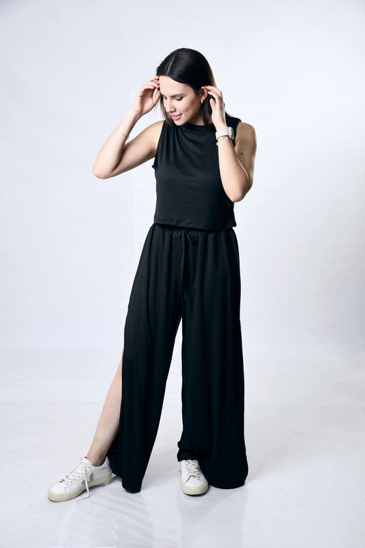 Conjunto pantalón fluido con abertura y top unitalla – Estilo y Comodidad para Todas las Siluetas