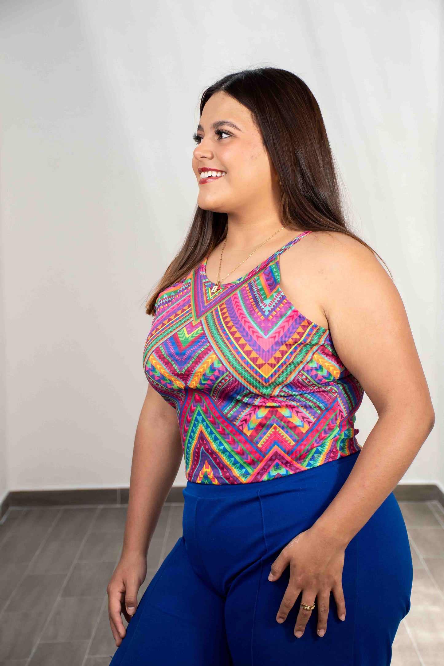 Top Crop Halter para Tallas Grandes | Estilo y Confianza
