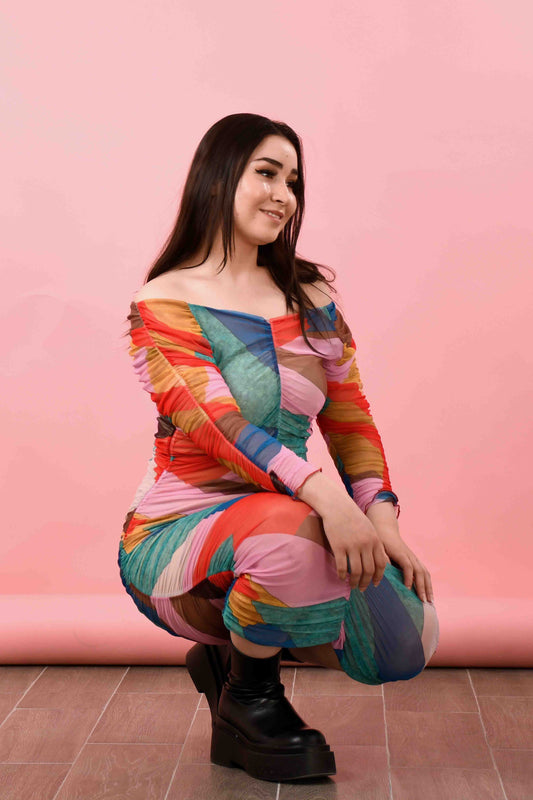Vestido Midi Ajustado de Mesh Fruncido  |  Elegancia para Cada Silueta