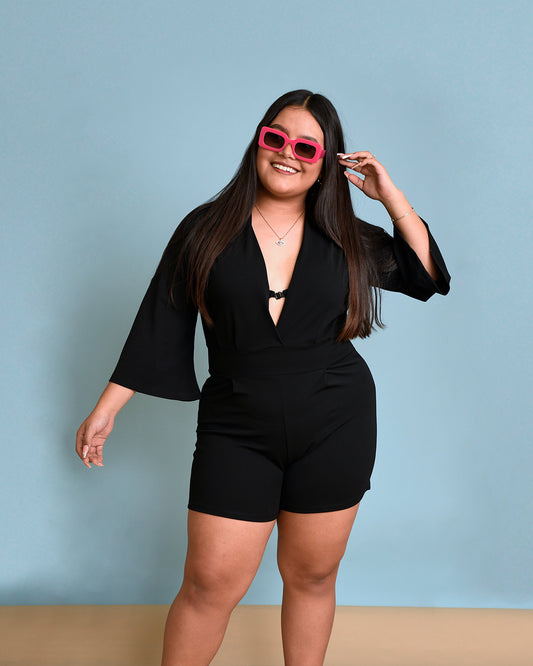 Jumpsuit Corto Escote en V – Elegancia para Cualquier Ocasión