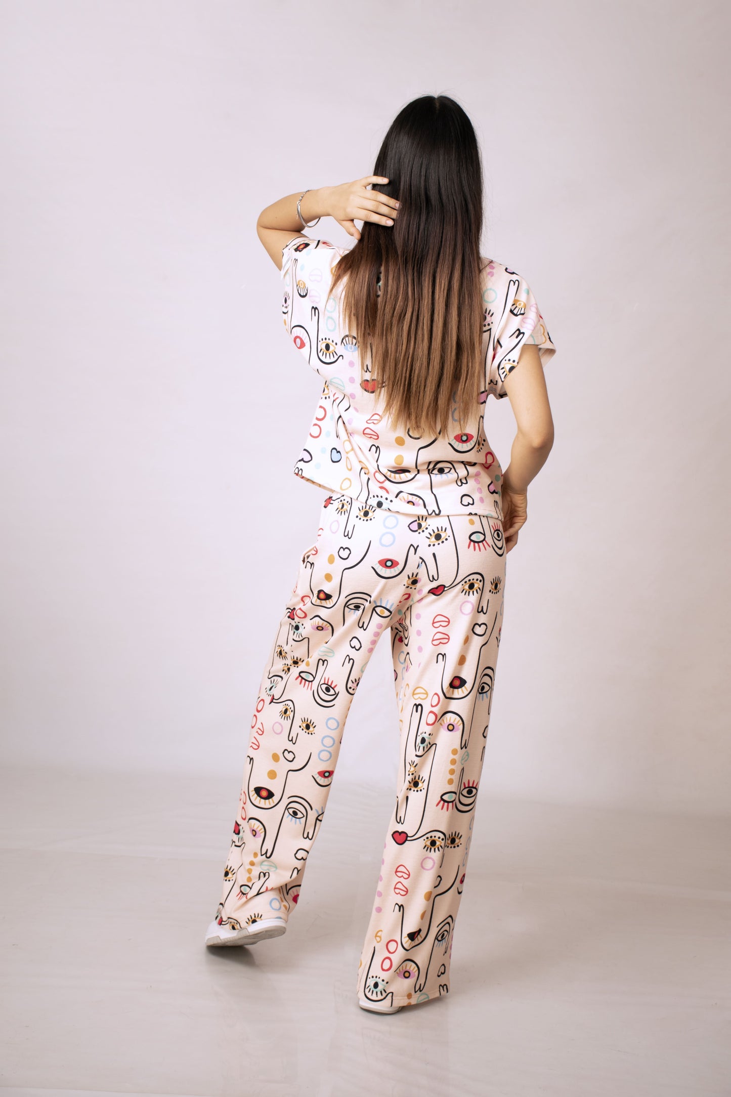 Conjunto en Tela Tejido Unitalla – Estilo y Comodidad con Diseño Único